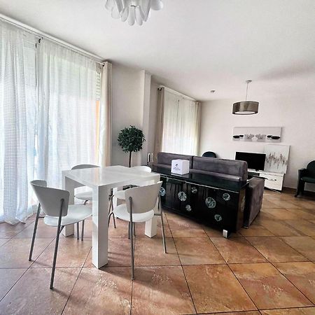 Direct Monaco 2 Pieces Devant Piscine Beausoleil Eksteriør bilde